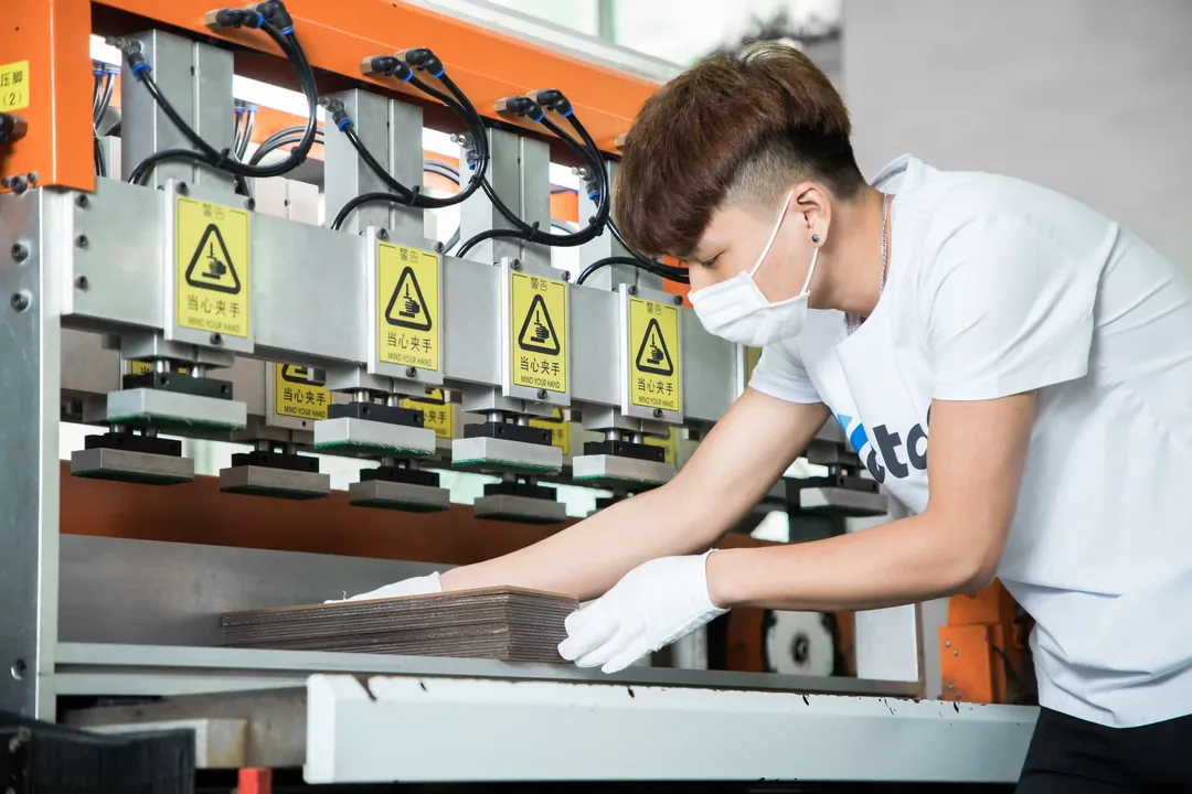 Clear-coat sealing of engraved mahjong tile faces